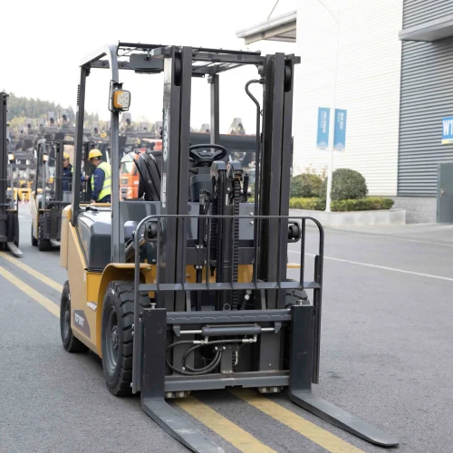 xe nang dau 2.5 tan 4